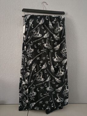 Halloween Black Throw Blanket Witchy Mystical Brooms Witch Hats Decor